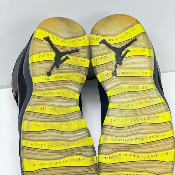 The Jordan 10 Retro Venom Green - Picture 2 of 13